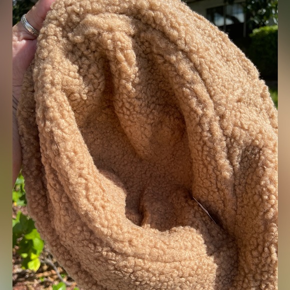 VIRGINIA WOLF Sherpa Reversible Bucket Hat In Tan - Picture 7 of 16